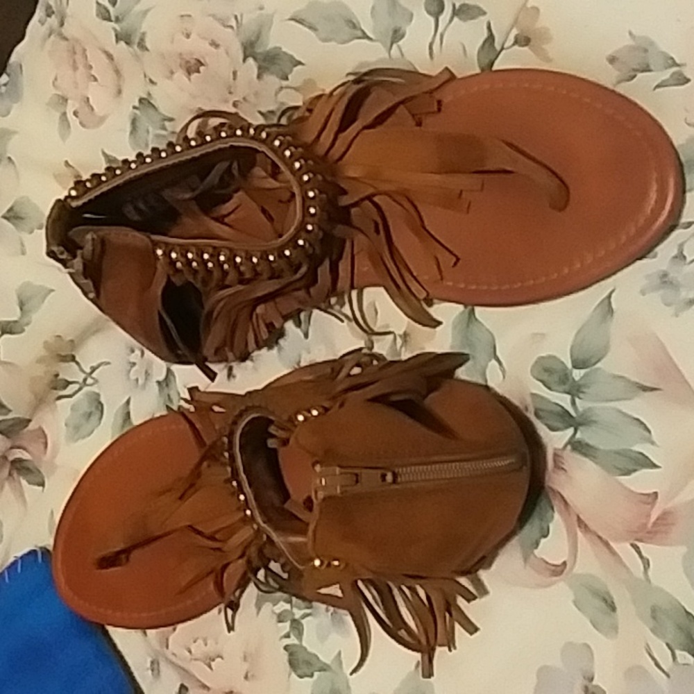 Olivia Miller Fringe sandals size 8.5